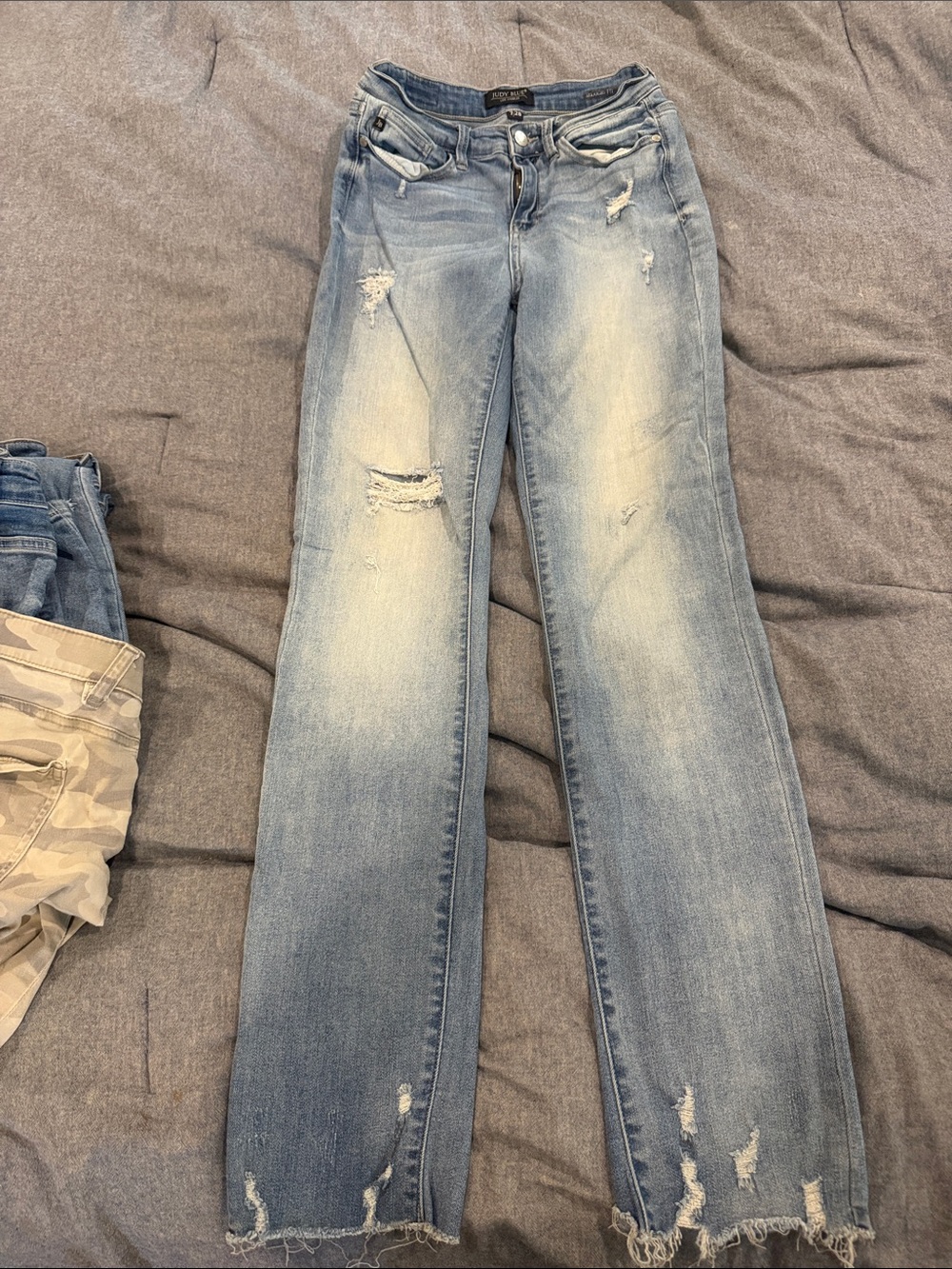 Judy Blue Light Wash Distressed Women’s Jeans